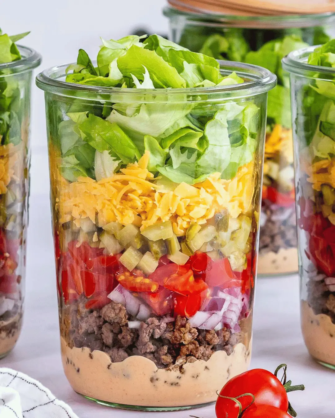 Barattolo di insalata per hamburger con manzo e cheddar